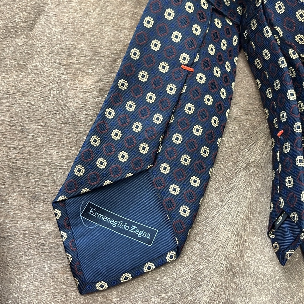 Ermenegildo Zegna Necktie 100% Silk Geometric Medallions - Picture 3 of 4